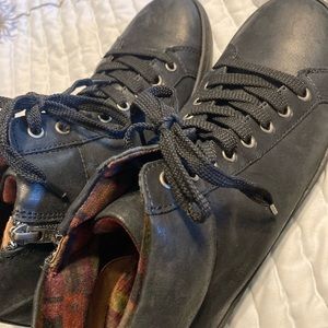 Born High top Sneakers